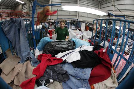 Imagen Humana recoge 59 toneladas de ropa usada en Segovia durante 2013