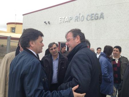 Imagen El presidente de la Diputación visita con el consejero de Fomento la ETAP de Cuéllar