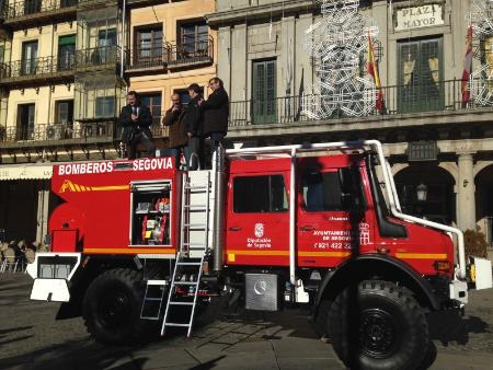 Imagen La Diputación cofinancia un nuevo camión bomba forestal para el parque de bomberos