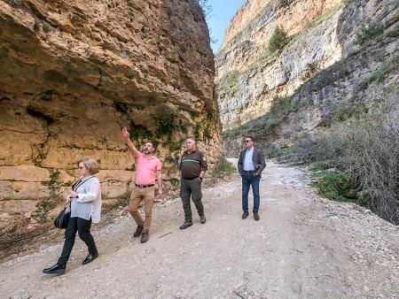 Imagen El diputado de Turismo visita la obra realizada en Villar de Sobrepeña gracias al Plan de Sostenibilidad Turística Hoces de Segovia de...